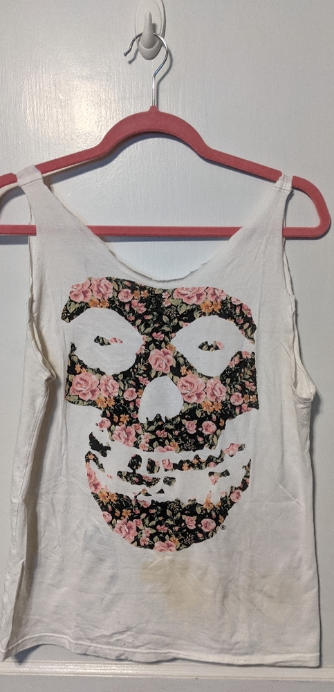 ✨BUNDLE 3+ tanks for $5 each!! Misfits Fiend Skull cut out tank top